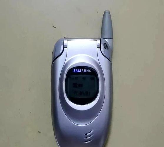 90年代翻盖手机