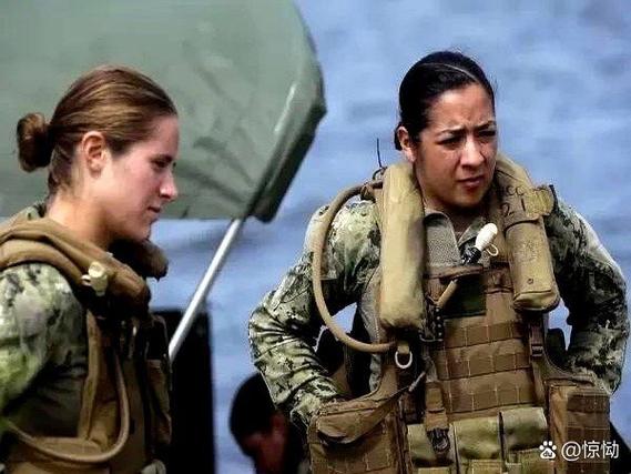 美国女兵从怀孕到生孩子