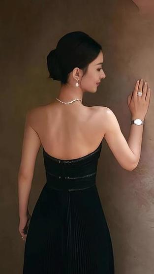 女人后背的图片