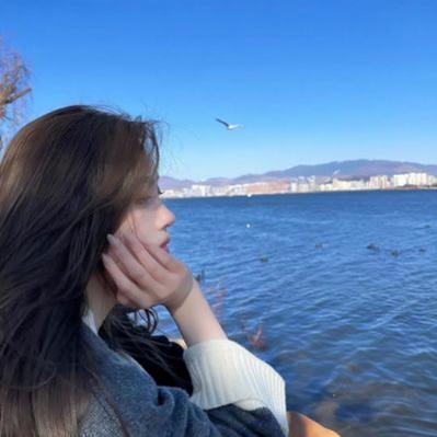 女生头像简单干净气质