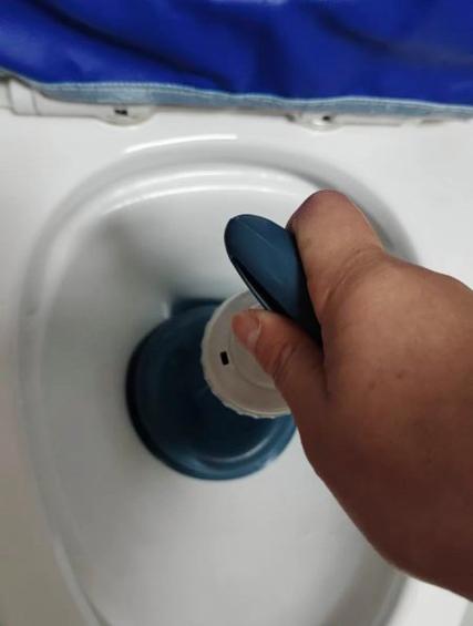 家里马桶堵了