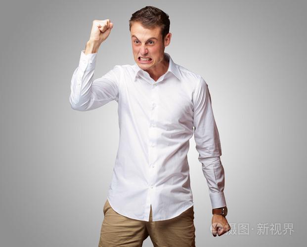 无意识喜欢握拳头的人