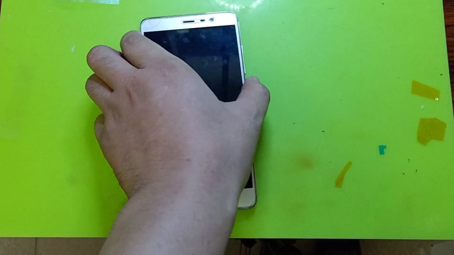 红米卡槽有两个小孔怎么办