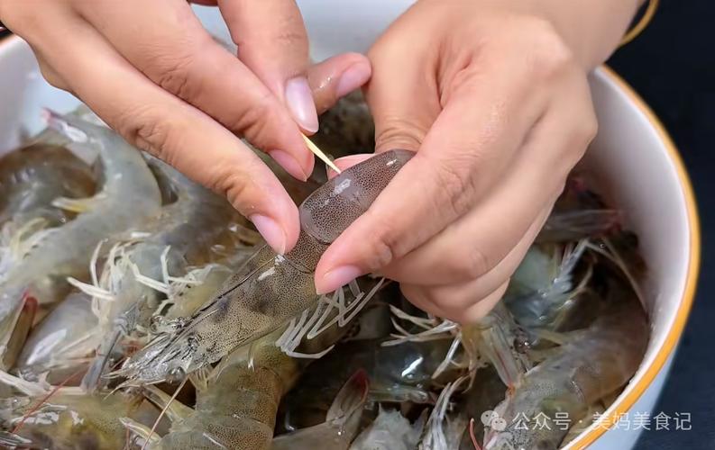 青虾的虾线怎么挑