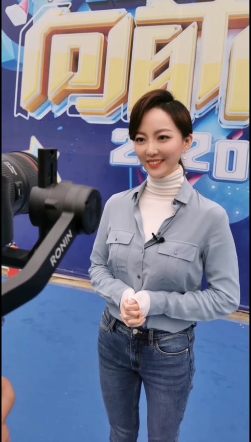 余声个人泳装图片