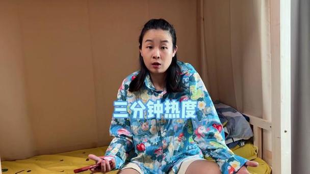 赵多福吃火鸡面和林呱呱