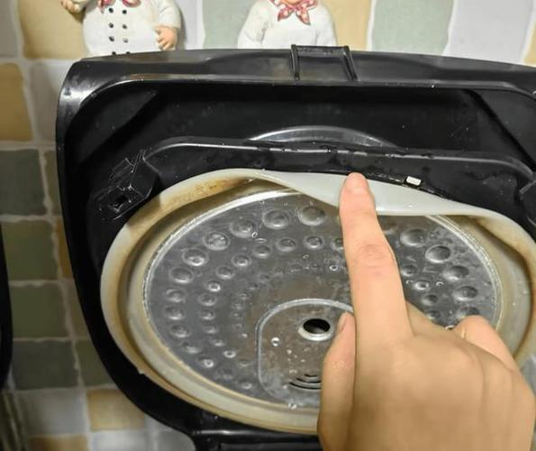 电饭煲内盖拆卸安装视频