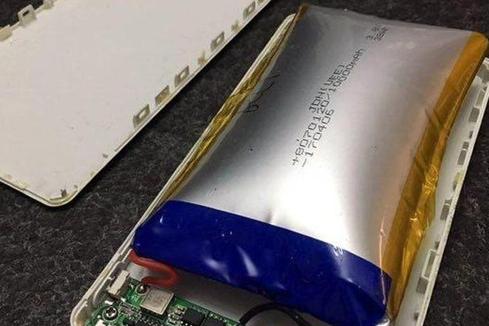 充电宝摔裂了一条缝还能用吗