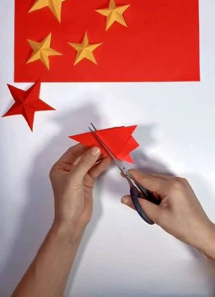 小红旗剪纸手工方法