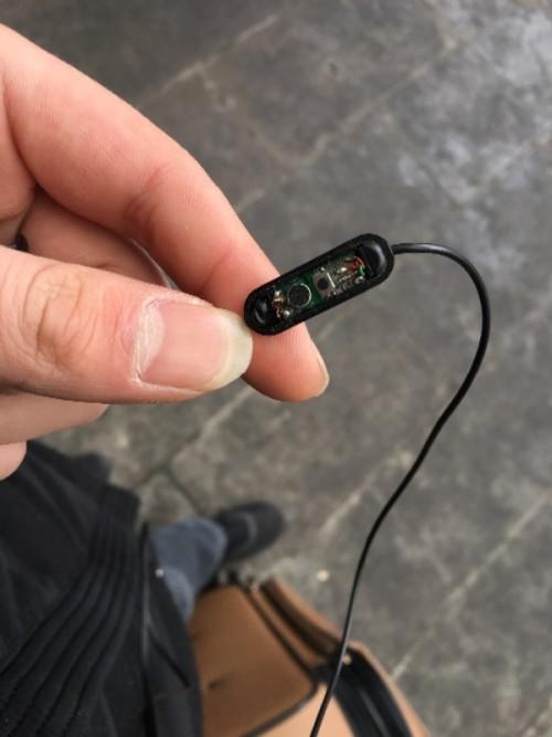 耳机听筒正常话筒坏了