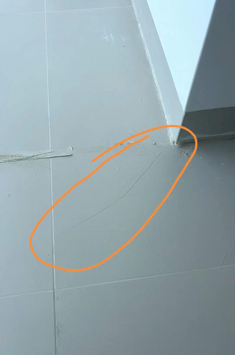 瓷砖有一条细裂缝怎么办