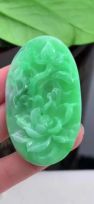 翡翠荷花吊坠价格