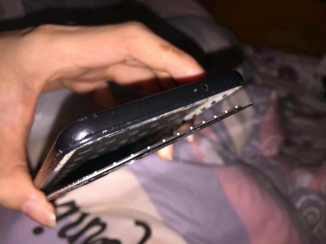 手机屏幕进胶水有阴影