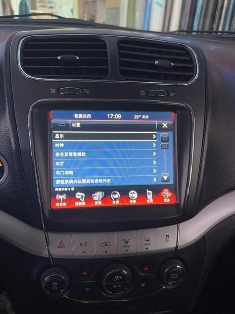 汽车中控屏幕老是重启怎么解决