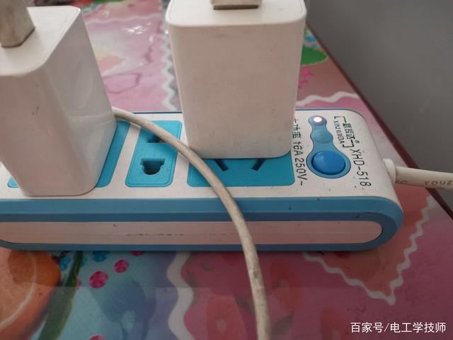 手机充电器没充电一直插着可以吗