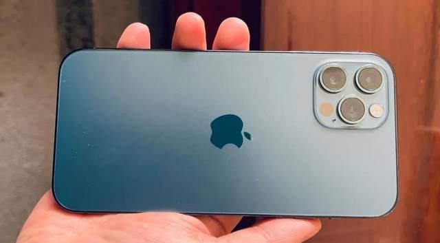 iphone12突然黑屏