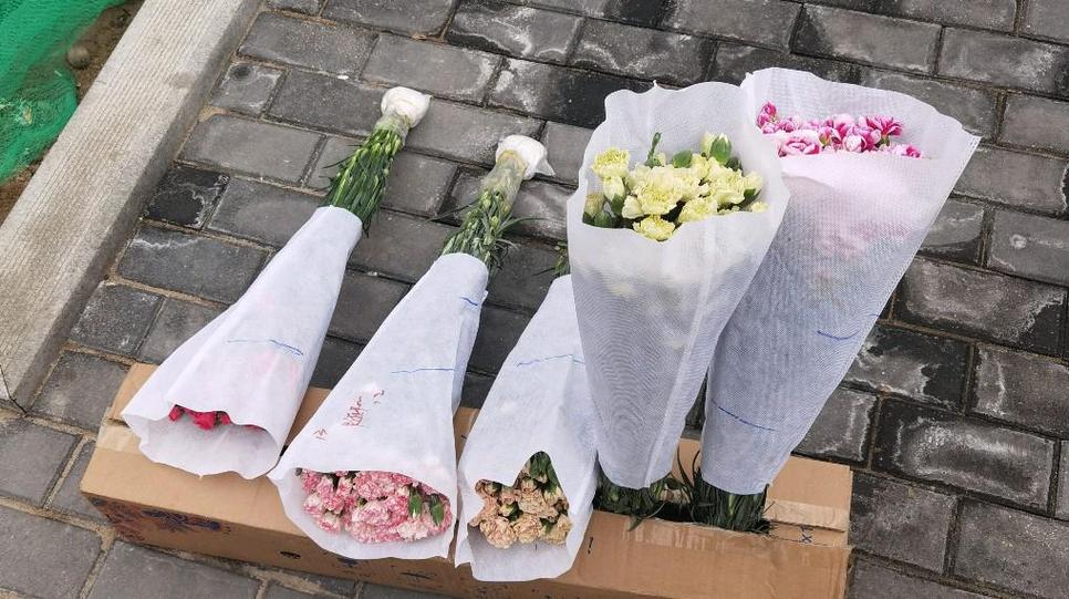 摆摊卖花一般卖什么花缩略图