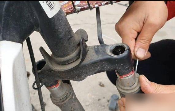 电动车前减震器太硬