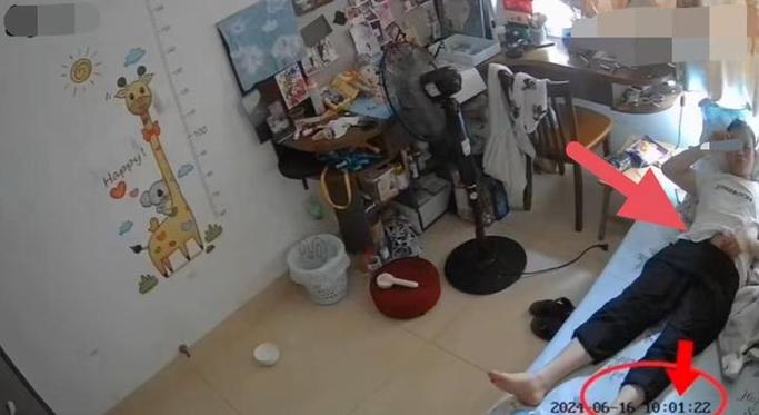 正常人会在卧室装监控吗