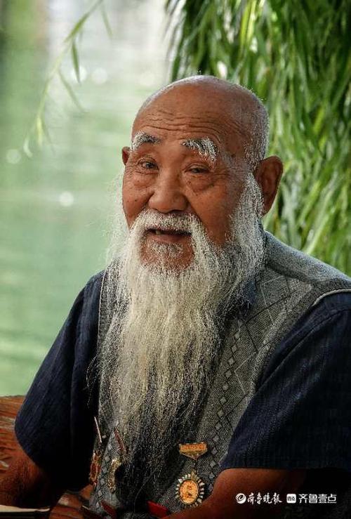 女人梦见白胡子老头是预兆什么截图