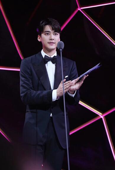 李易峰人气榜第几名