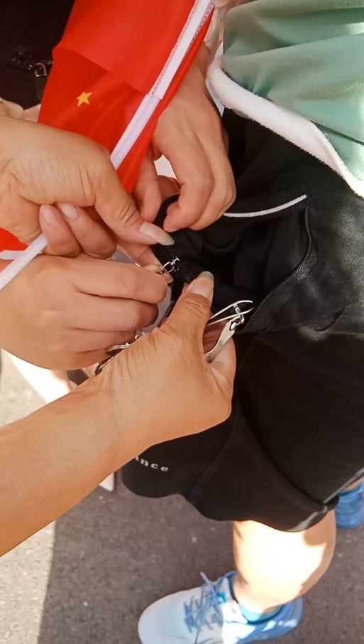 裤子拉链是铁吗,能过安检吗