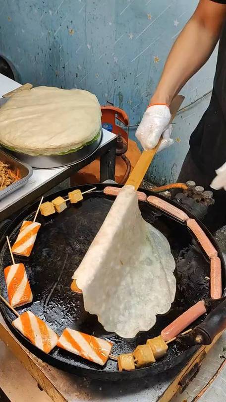 早上摆摊卖卷饼的视频