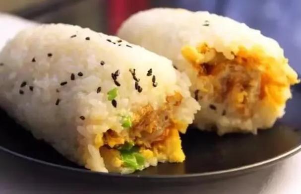 早餐卖糯米饭团