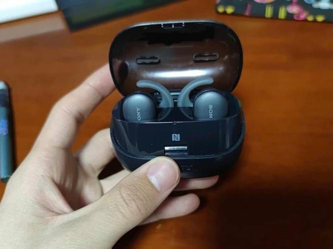 索尼蓝牙耳机sp900怎么关机