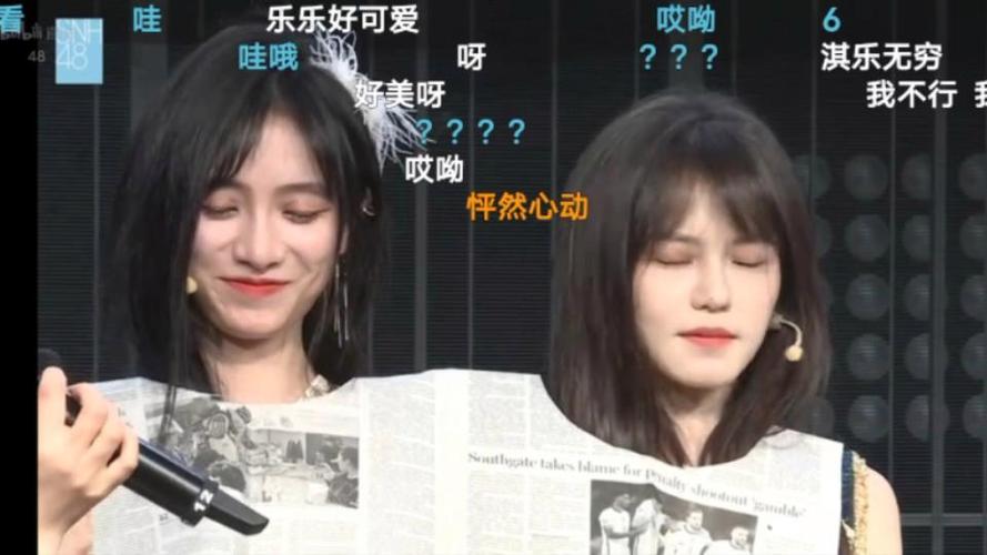 男女互动暧昧的表情包