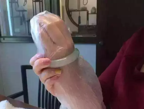 玉镯摘不下来妙招