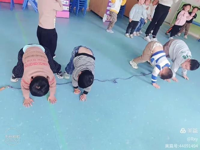 小班体育游戏感觉小路