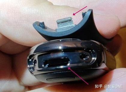 小米8手环充电正负极在哪