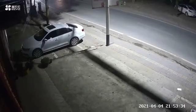 晚上户外暴露身体被监控会怎么样