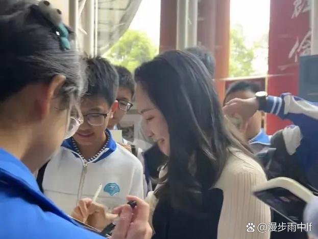 孟晚舟毕业于哪所学校游戏截图