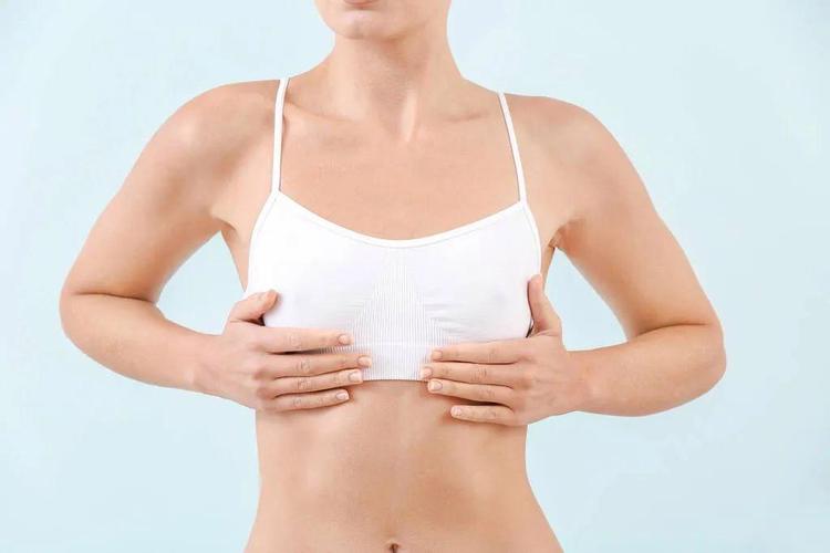 女性上半身裸睡乳房会变大吗游戏截图