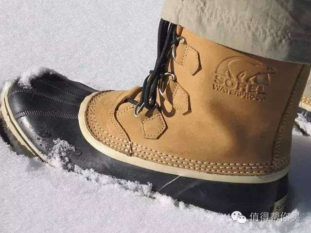 北极熊标志的鞋子