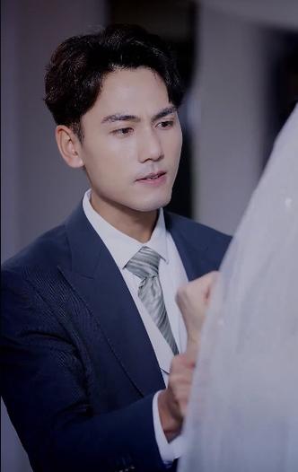 《闪婚后,傅总把我宠上天》