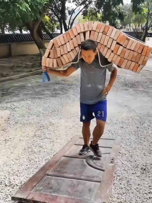 独臂乞丐搬砖