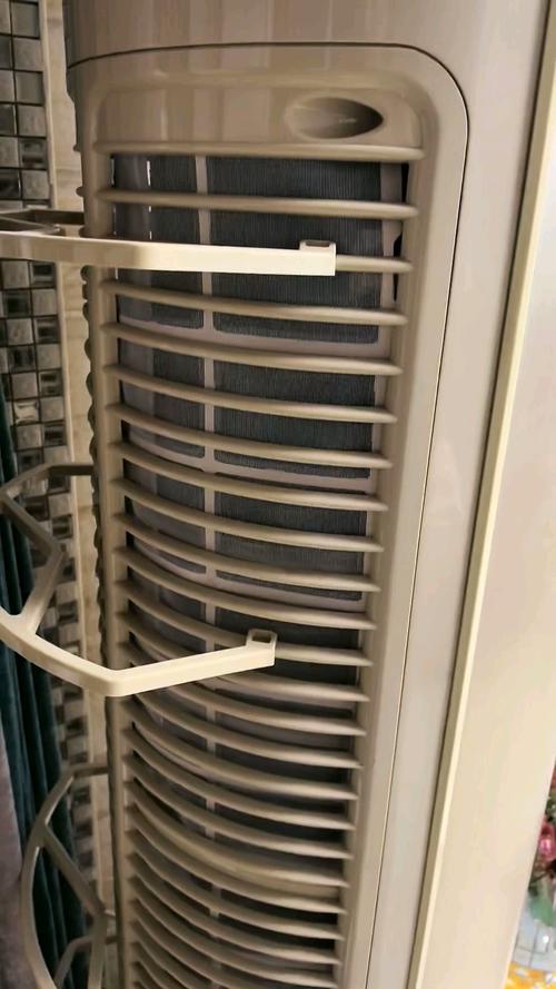 美的圆柱空调滤网怎么拆下来?
