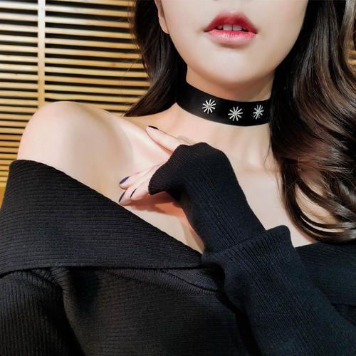 美女脖子带黑色带子激情