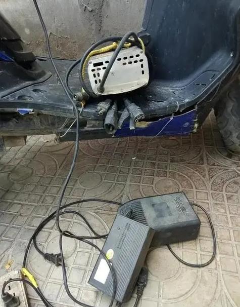 电瓶车充电器突然烧了