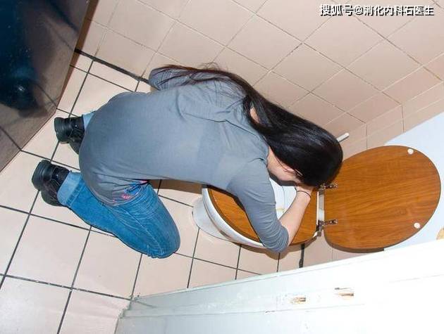 女生坐车时拉肚子窜稀缩略图