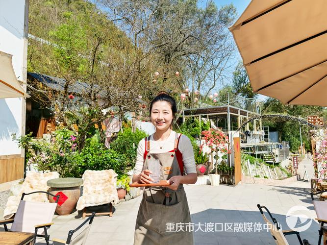 女主在旅游时认识民宿老板,两人一夜