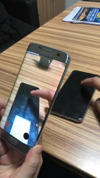 手机上面有个红点一直闪缩略图