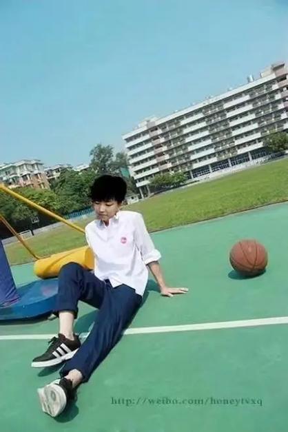 王俊凯八中时期旧照首次曝光