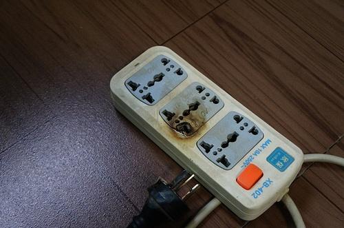 取暖器烧坏插线板