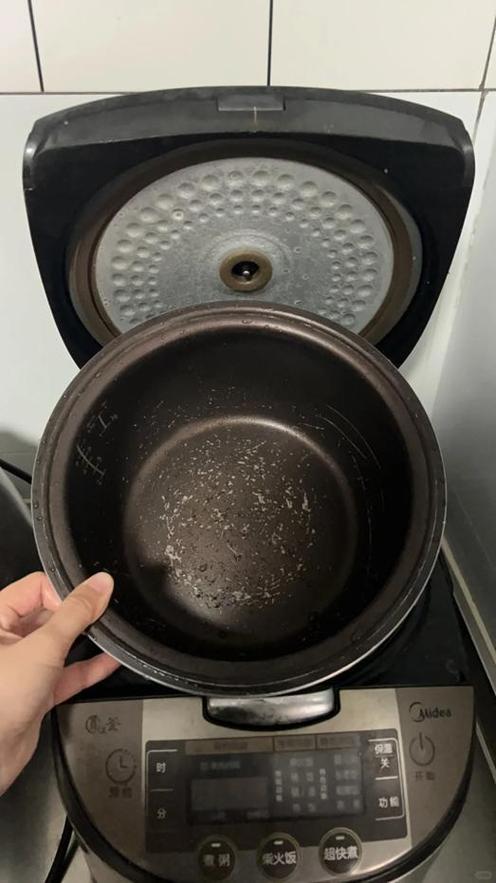 电饭煲内胆掉涂层还能用吗
