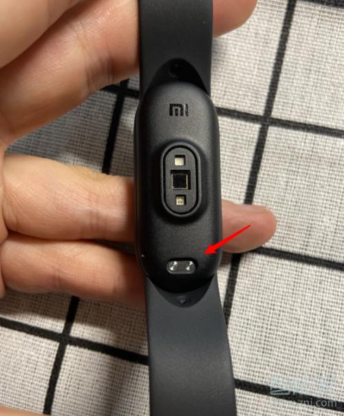 小米手环怎么取下来充电