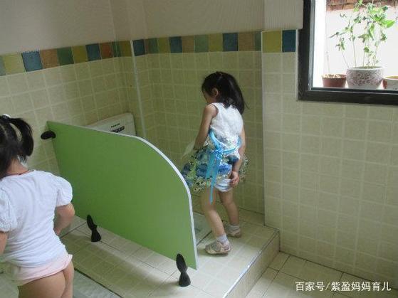 小女孩拉大便游戏